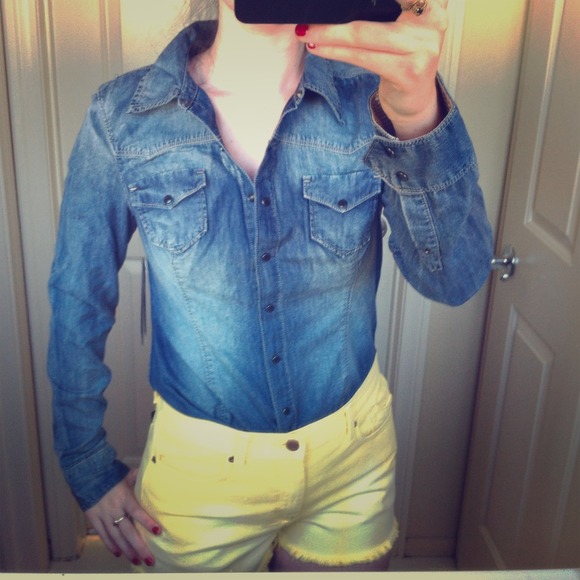 SOLD NWT Guess Chambray Denim Button-Up Shirt SOLD