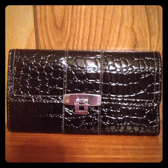 Black patent wallet