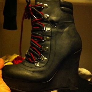 Guess boots