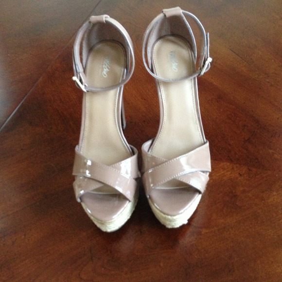 SOLD***Tan patten heels - NEW never worn - Picture 1 of 2