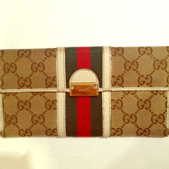 SOLD!! 🎉🎉Gucci Wallet