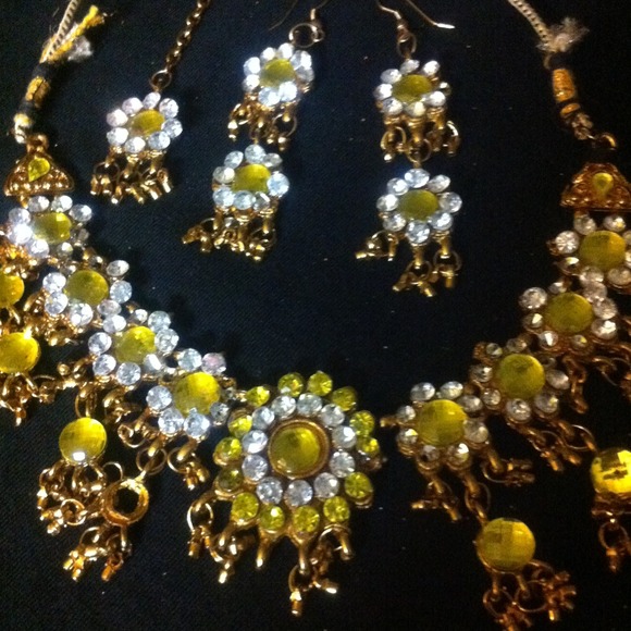 🎉🎈😘HP 11/30/13 🎉🎈Lemon Yellow Rhinestone Set - Picture 3 of 4