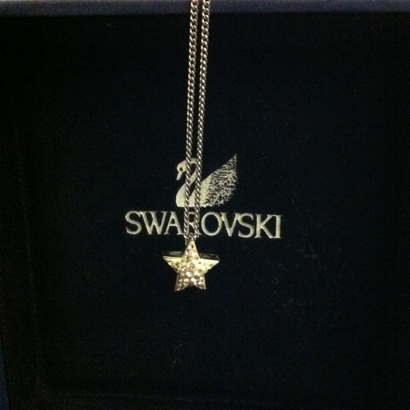 ✨Reduced ✨Authentic Swarovski star necklet
