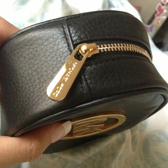 Authentic Michael Kors Cosmetic bag - Picture 3 of 4