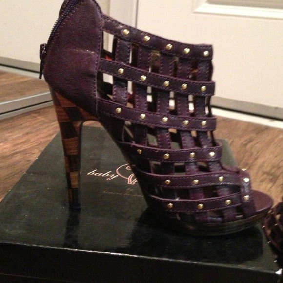 Stylish ankle booties - Picture 3 of 4