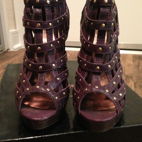 Stylish ankle booties - Picture 4 of 4