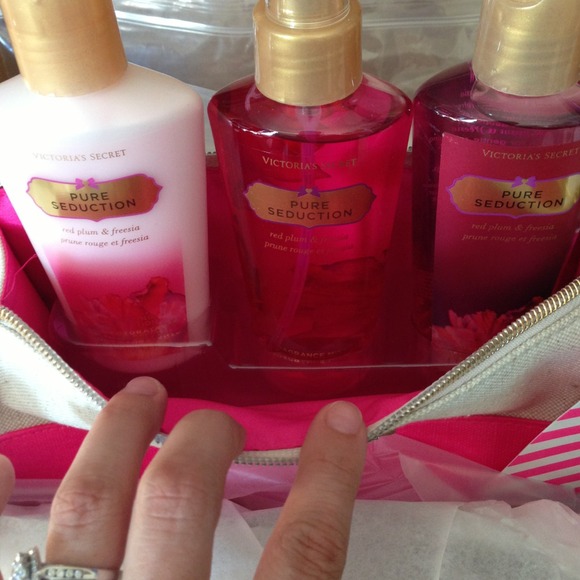 ✋Traded💞 VS Pure Seduction Clutch Gift Set Mist - Picture 2 of 4