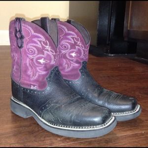 ⚠RESERVED⚠ Gypsy Boots by Justin