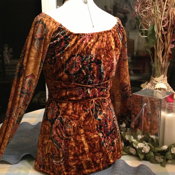 Top - Picture 2 of 2