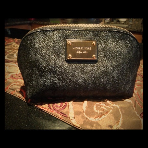 ❌SOLD❌MK LG BLK Cosmetic Bag🎉