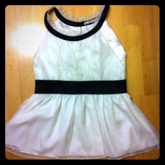 B&Wchiffon top with open back