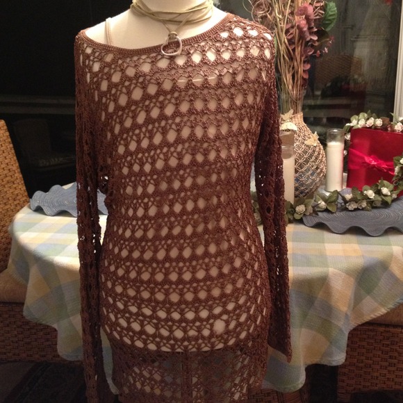 Tops - Picture 2 of 3