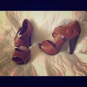 💥Reduced! Chestnut brown heels!