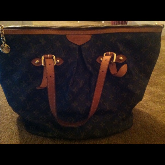 Sold to @riya82