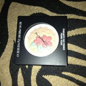 MAC💕"in for a treat" PEARLMATTE FACE POWDER♥