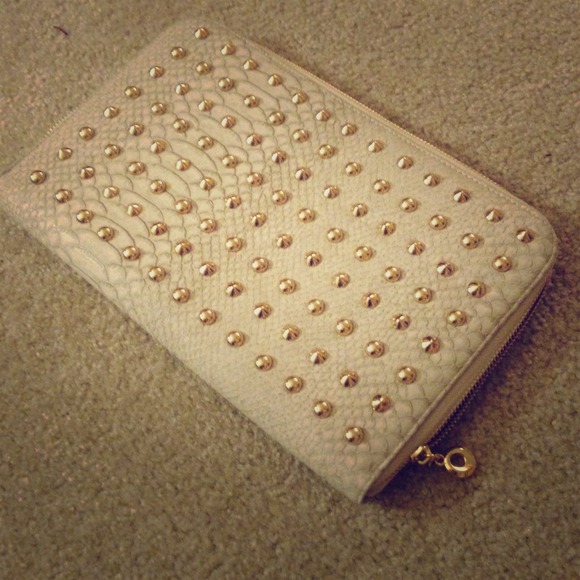 Studded clutch