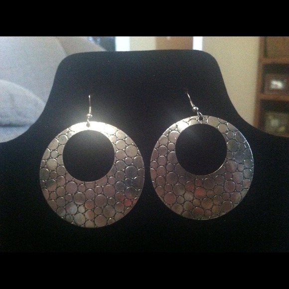 Earrings - Picture 1 of 2