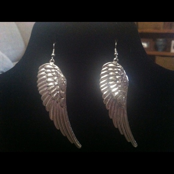 Earrings - Picture 1 of 2