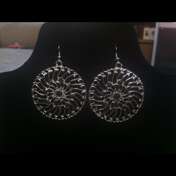 Earrings - Picture 1 of 2