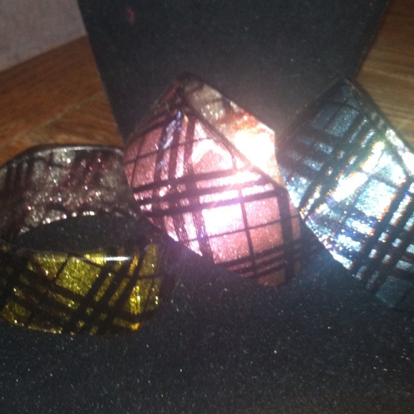 Bracelet - Picture 1 of 2