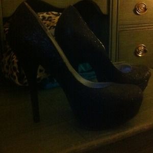 Shi black glitter heels