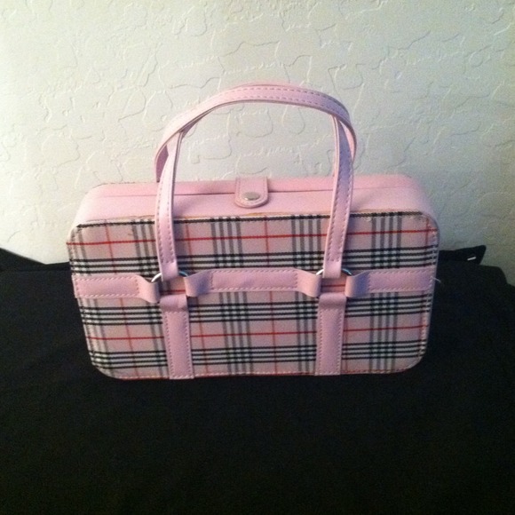 Pink sunglasses case or purse. - Picture 1 of 3