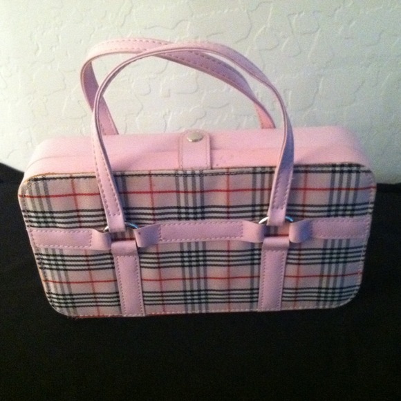 Pink sunglasses case or purse. - Picture 2 of 3