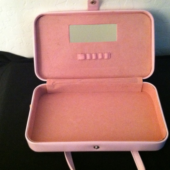 Pink sunglasses case or purse. - Picture 3 of 3