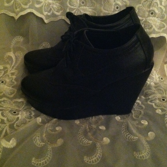 Perfect Party Black Vintage Wedges - Picture 2 of 2