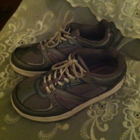 Fun Conferrable Running Shoes - Picture 2 of 2