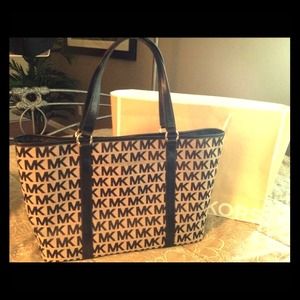 💯Authentic MK tote