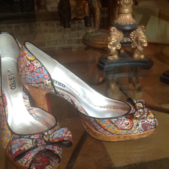 Unlisted shoes