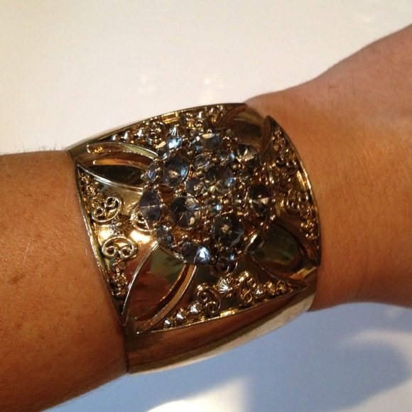 Fashion jewelry cuff