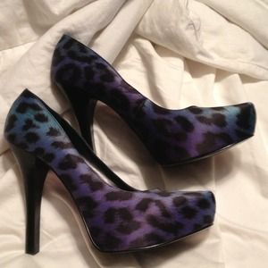 *REDUCED*NEVER WORN Animal print pumps
