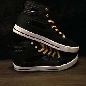 Rue 21 black & yellow shoes!