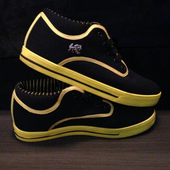 SPECTRO black & yellow shoes!