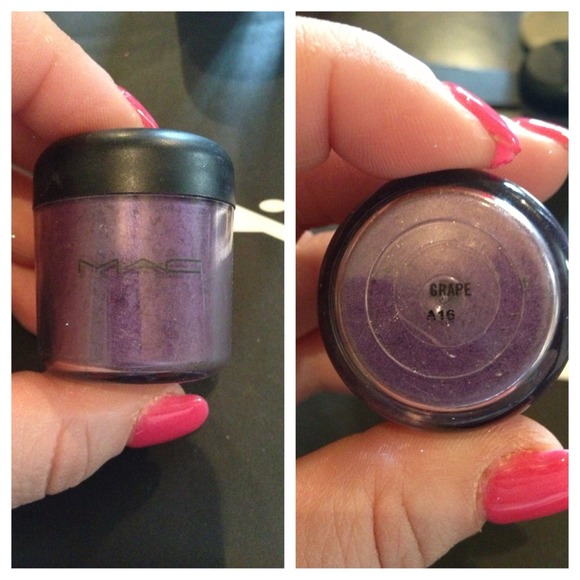 MAC Grape Pigment *Bundled*