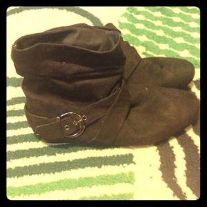 Brown ankle length buckle boots