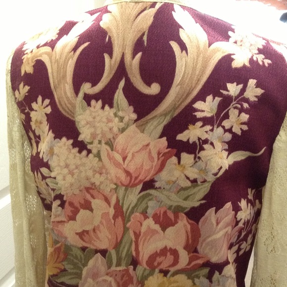 VINTAGE LACE TOP - Picture 3 of 4