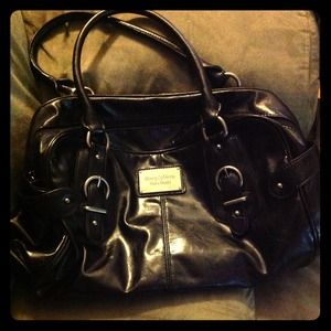 ⏬Reduced⏬!!!! Simply Vera Vera wang patent handba