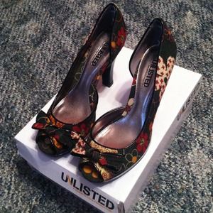 Unlisted platform peep toe pumps.