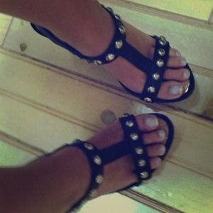 Bamboo studded black wedges