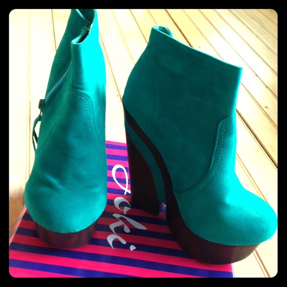 Sea foam green ankle booties - Picture 1 of 1