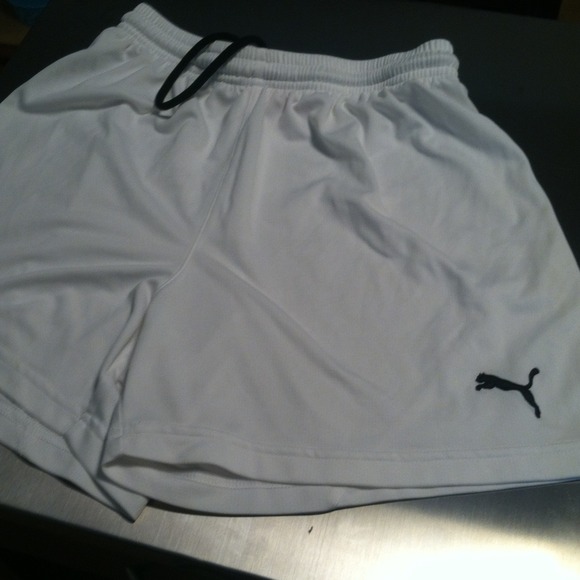 White PUMA shorts - Picture 1 of 1