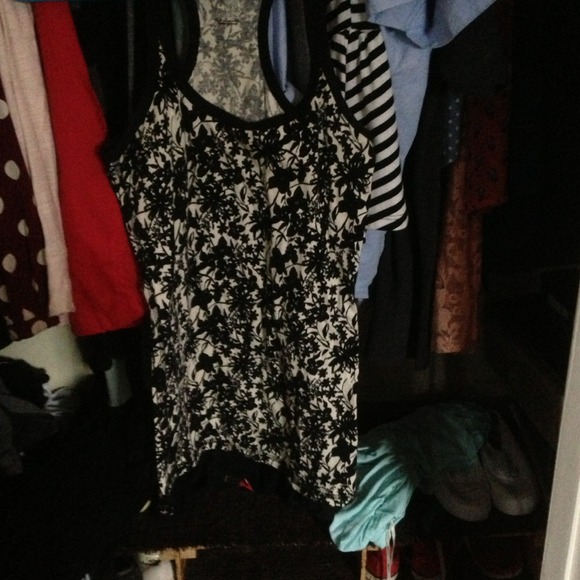 Tanktop - Picture 2 of 3