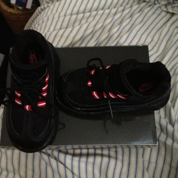 Nike air max, boys. Never been worn
