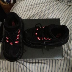 Nike air max, boys. Never been worn