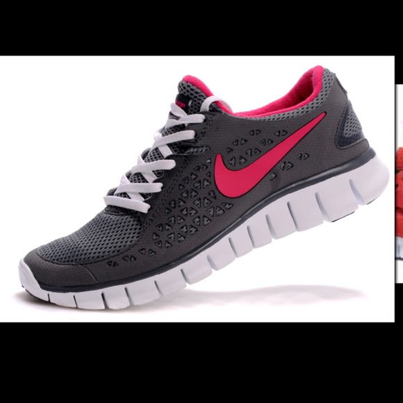 ✨✨✨✨Looking for nike free runs!✨✨✨✨