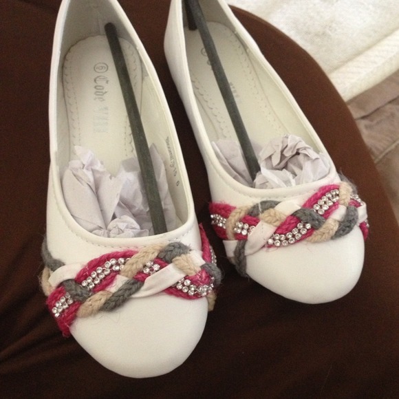 BUNDLED🌺Brand new white flats🌺