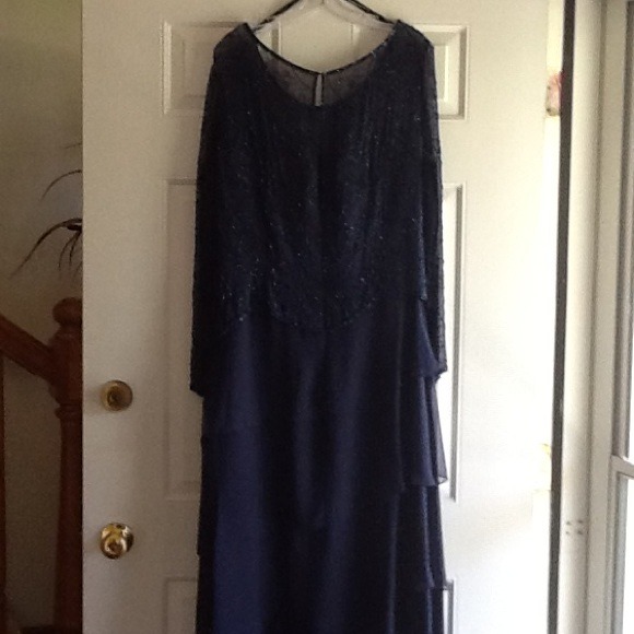 Navy Blue formal dress with beading. - Picture 2 of 2